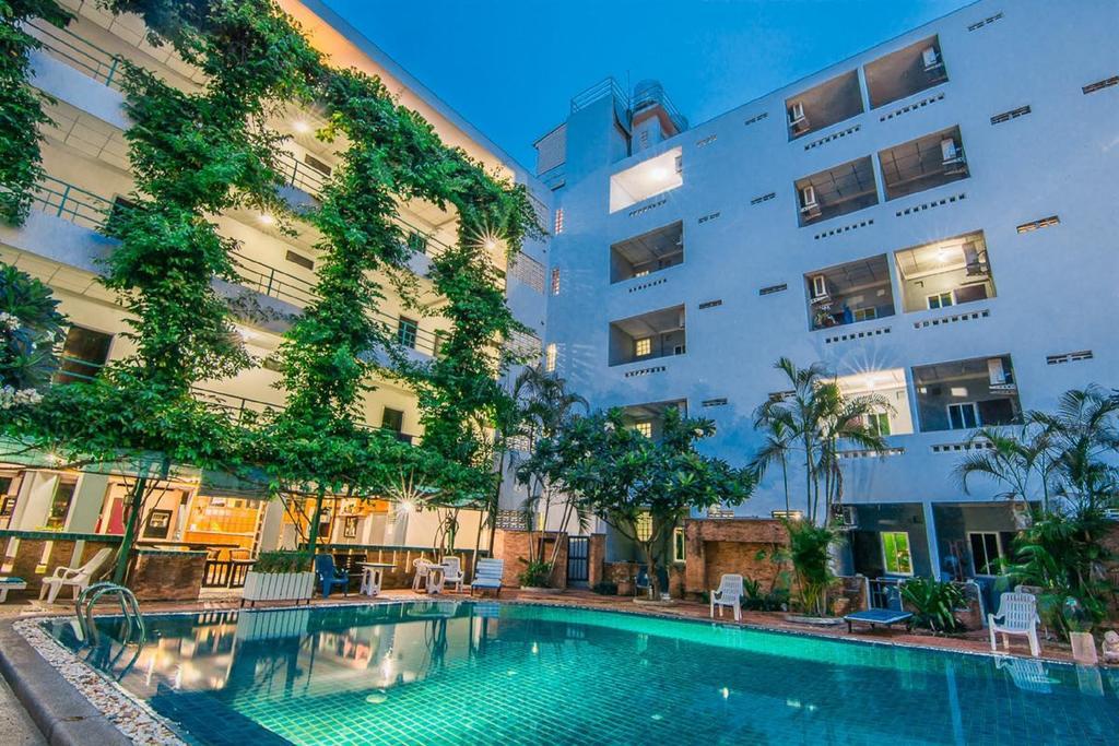 Sutus Court 4 Hotel Pattaya Ngoại thất bức ảnh