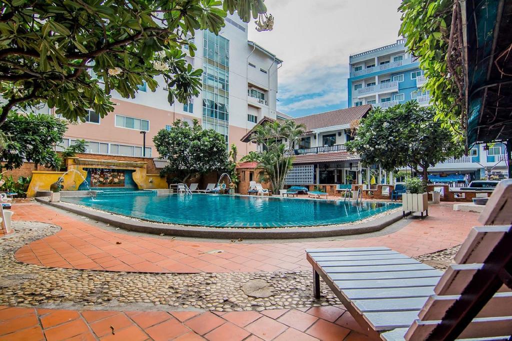 Sutus Court 4 Hotel Pattaya Ngoại thất bức ảnh